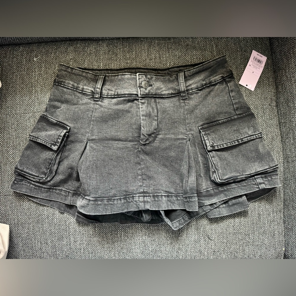 Women Mid Rise Pleated Cargo Denim Skort